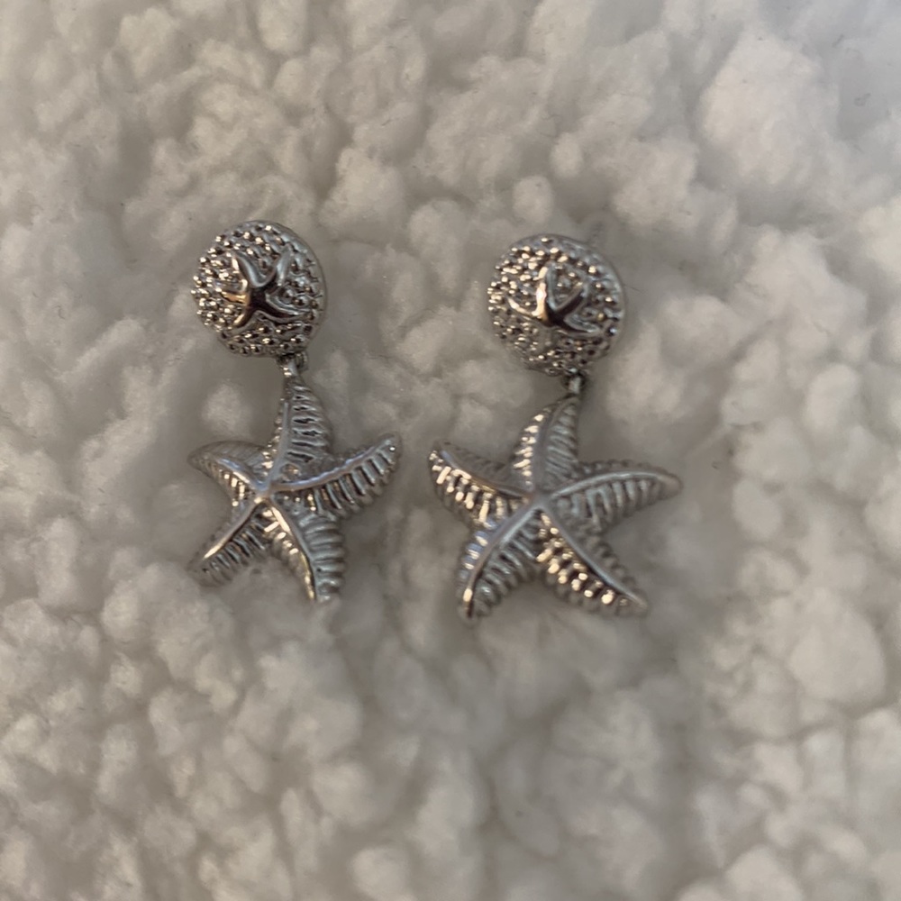 Adorable starfish silver earrings